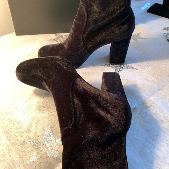 Lord & Taylor 424 Fifth collection suede ankle boots - Picture 6 of 8